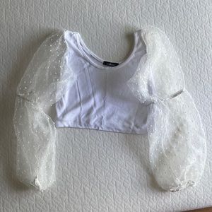 White balloon sleeve crop top